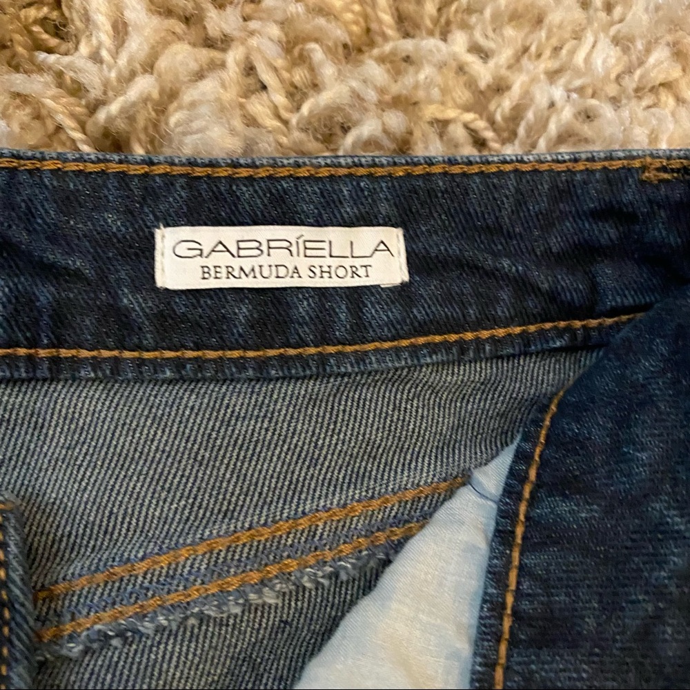 Sofia Vergara mid rise Bermuda distressed jean shorts size 2 - Picture 7 of 14